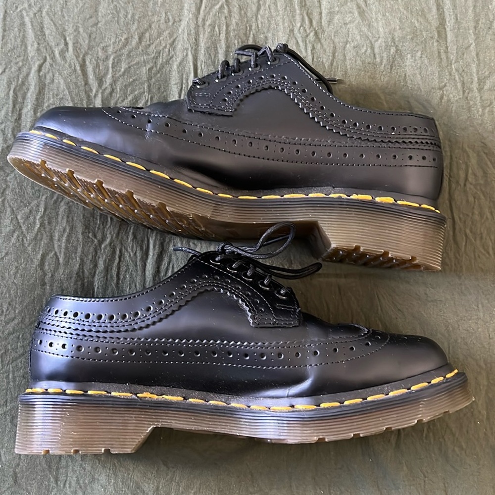 Dr. Martens | 3989 Yellow Stitch Smooth Leather Brogue Shoes